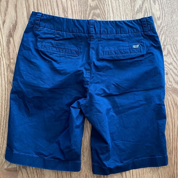 Vineyard Vines womens Bermuda length navy shorts (sz 6) - Picture 2 of 3